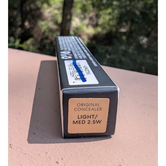 BAREMINERALS women Original Liquid Mineral Concealer Light/ Med 2.5W - Picture 4 of 5